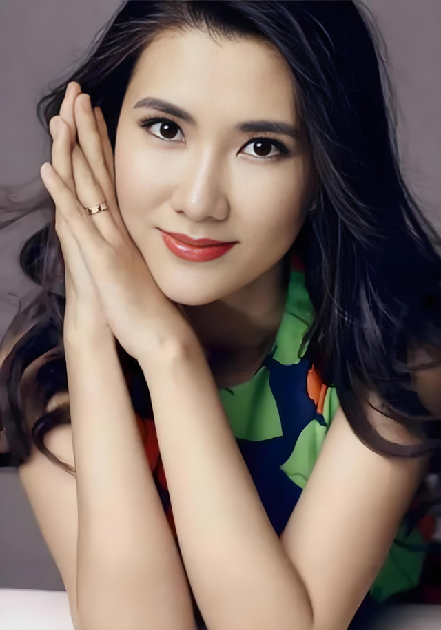 “诬陷”印小天13年后,边潇潇嫁给导演生二胎,日子依旧很潇洒