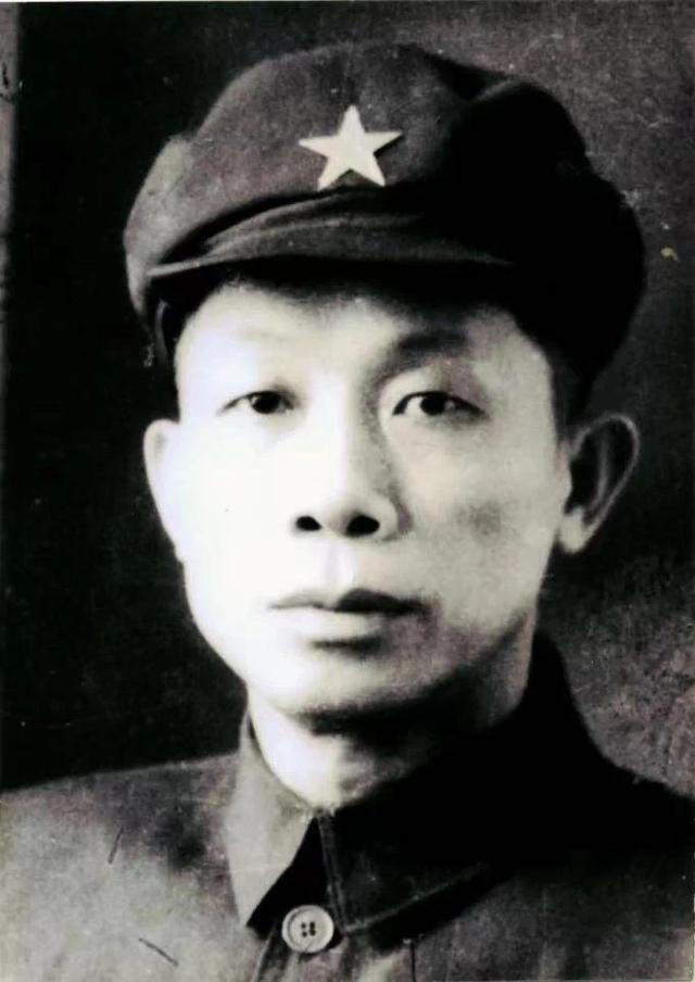 冯白驹:教育子女踏踏实实做事 认认真真做人