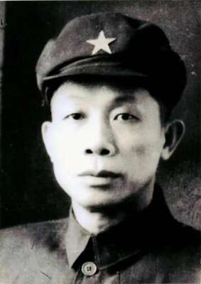 一级做人爱(冯白驹：教育子女踏踏实实做事 认认真真做人)