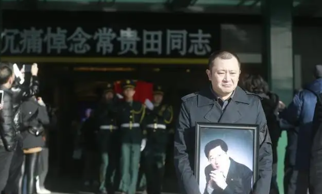 陈寒柏：指责郭德纲欺师灭祖，辱骂北京足球队，认5个干爹当靠山