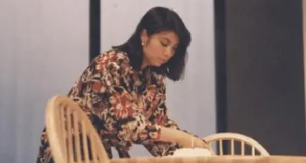 1993年黄家驹去世,在灵堂上痛哭的前女友林楚麒,为何遭到驱赶?