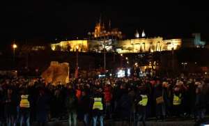 查理查理(捷克举行查理大学枪击事件一周年悼念活动)