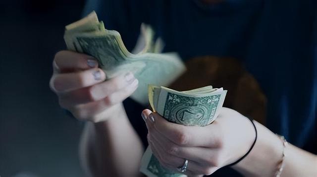 捞女和捞男，到底哪个更离谱？如何才能树立正确感情价值观？