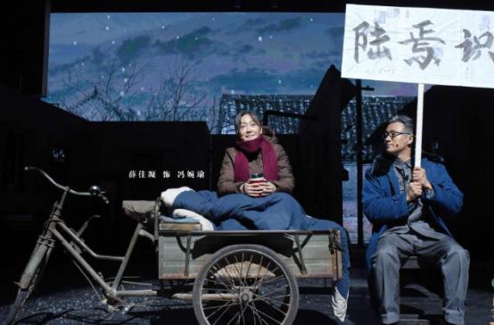 薛佳凝独自吃饭逛街,知情人透露与胡歌分手原因,42岁还是单身