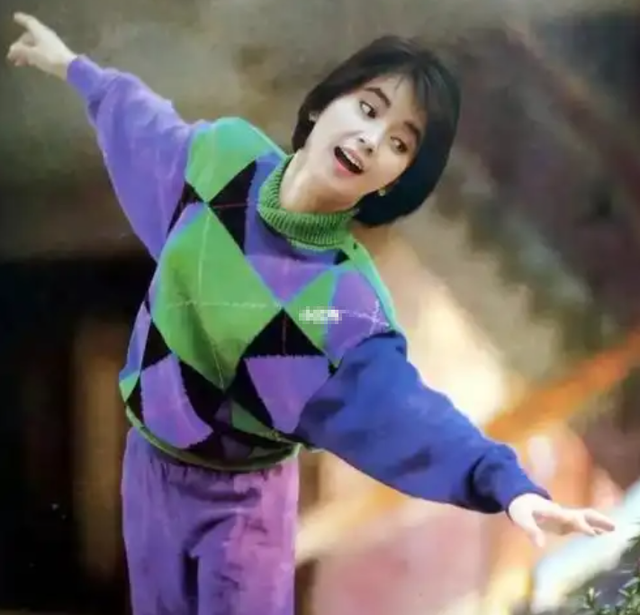 “霸王花”胡慧中:黑帮老大为她金盆洗手,现任老公入狱不离不弃