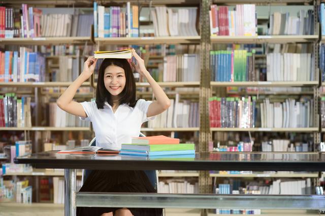 小说：家庭巨变，父母惨遭意外，留兄弟俩应对苍茫人间【精灵文】