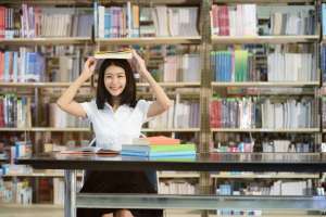 人间精灵(小说：家庭巨变，父母惨遭意外，留兄弟俩应对苍茫人间【精灵文】)