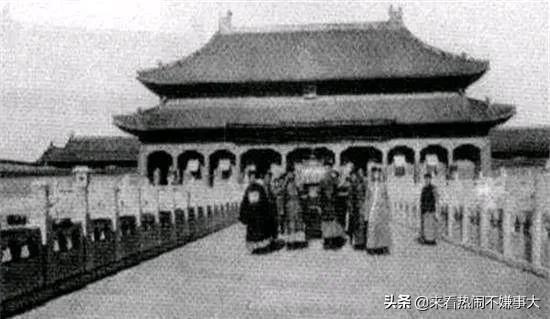 末代皇后婉容的一生，最后堕落沉沦，凄惨又令人唏嘘