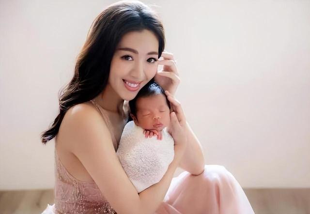 台湾艺人刘伊心:靠着“作”出圈,却把握热度达到自己人生目标