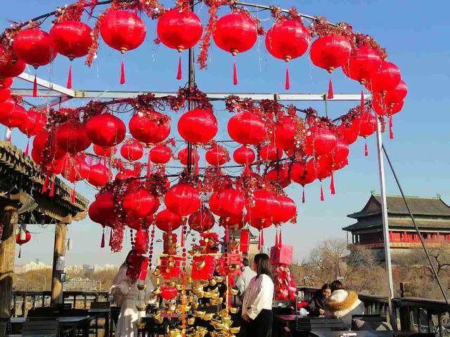 京城拍客今日精选｜寻常烟火巷 花灯初点亮