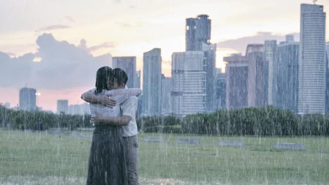 一段老师和学生的禁忌之恋,犹如一场热带雨,来去匆匆却春梦荡漾