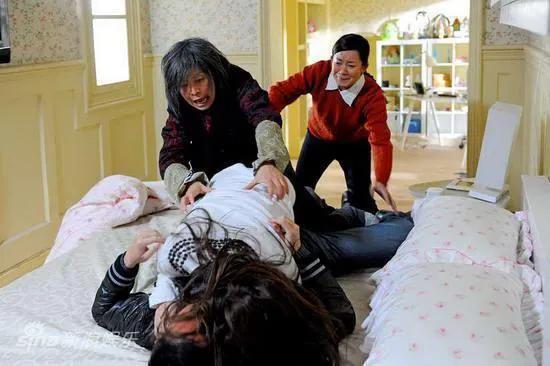 大团圆结局的《婆婆来了》,惹怒了大批的媳妇们,恶真的没法洗白