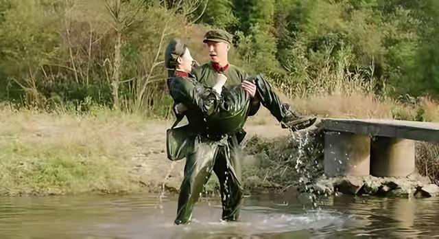 《王牌部队》和《特战荣耀》为什么都不开豆瓣评分？关键是敢吗