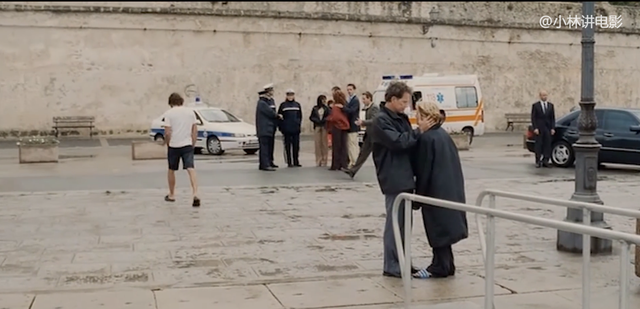 冒险电影：富婆流落荒岛，为了一口食物，甘愿当穷人的奴隶