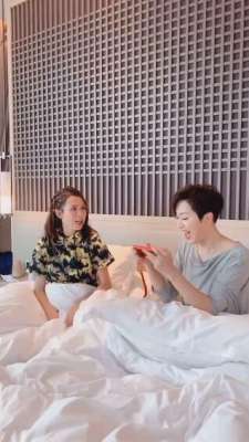 在床上亲吻(蔡少芬在床上大打出手 闺蜜陈法蓉用热吻化解矛盾)