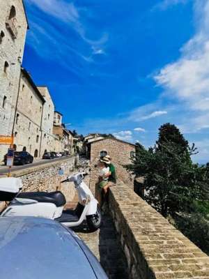 李嘉欣老公许晋亨(49岁李嘉欣和老公许晋亨秀恩爱，看上去像爸爸抱着女儿)