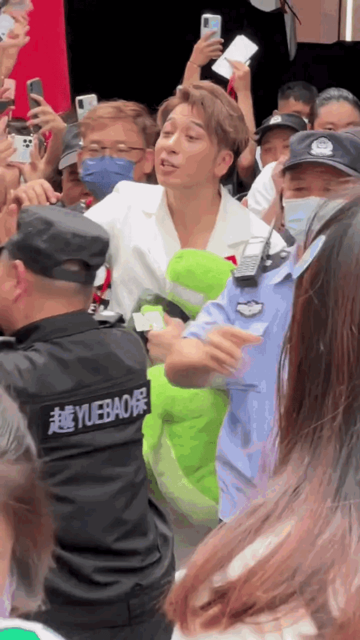 谢霆锋不打你，你就自求多福吧！