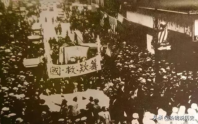 1949年开国大典,“洪门大佬”为何能登楼观礼?周总理为他主持葬礼