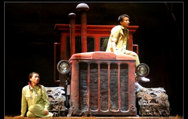 从话剧《荒原与人》的叙述方法中，体会戏曲传统叙事的改变