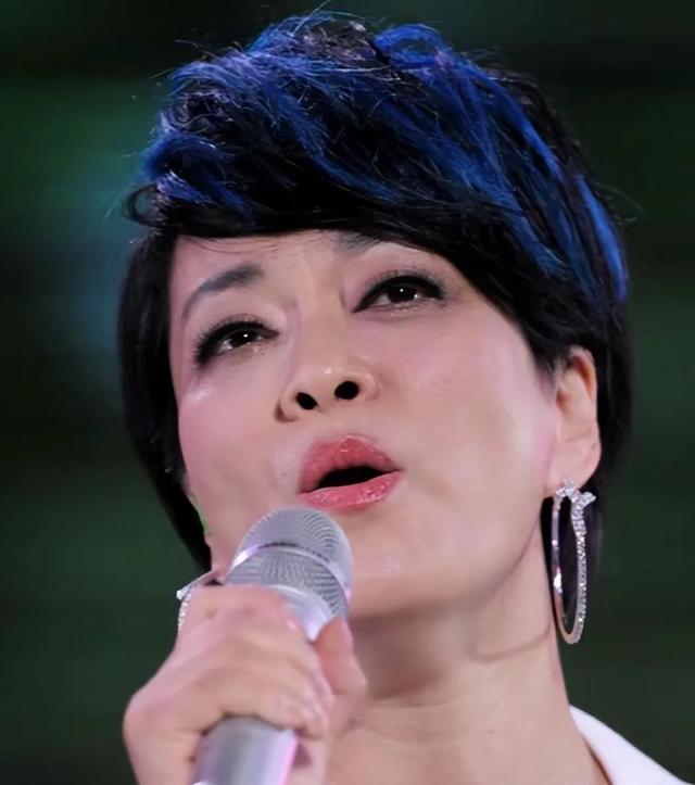 60岁“无人敢惹”的毛阿敏，终于“跌落神坛”了？