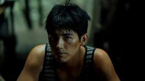 陈飞宇妈妈(父亲是陈凯歌,母亲是陈红,强捧好几年都红不了,陈飞宇也很无奈)