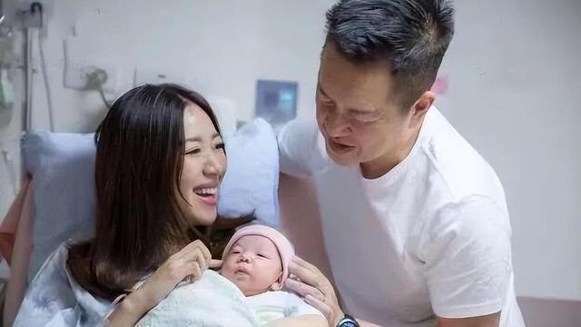 台湾艺人刘伊心:靠着“作”出圈,却把握热度达到自己人生目标