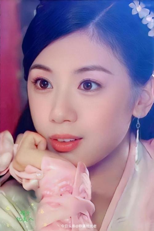 贾静雯绝美图集：49岁冻龄女神性感爆棚，这身材谁顶得住？