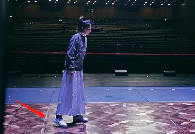 白百何又怀孕了？被拍到大肚照疑似怀三胎，本人微博透露信息不少