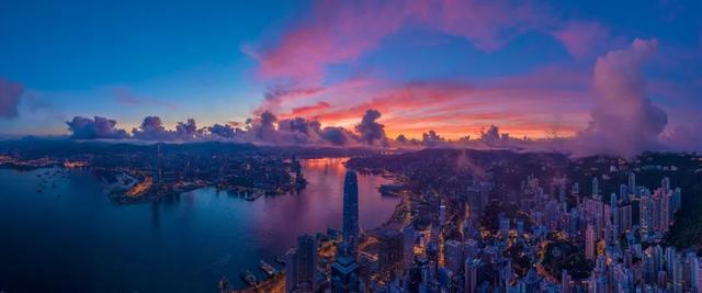 航拍香港:从高空视角看密度之城