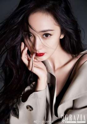 杨幂的图片(杨幂双眼魅惑红唇性感 长发妩媚展现傲人大长腿)