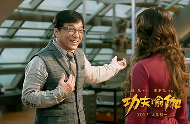 成龙：从跑龙套到国际功夫巨星，他的成功，到底付出了多大的代价