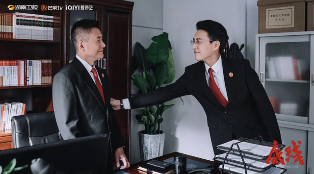 靳东新剧《底线》爆了，14集拍了四个大案，网友：这尺度必须5星