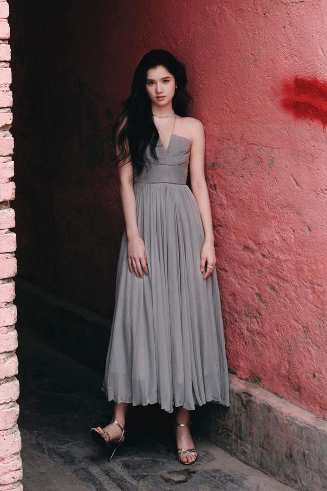 女皇张婧仪，肤白貌美大长腿，全都长在审美上了