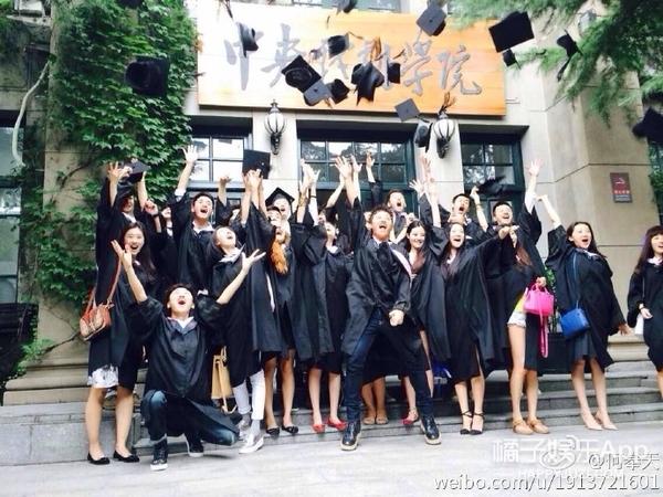 还记得《美人为馅》的周小篆吗？他居然是陈晓的伴郎？