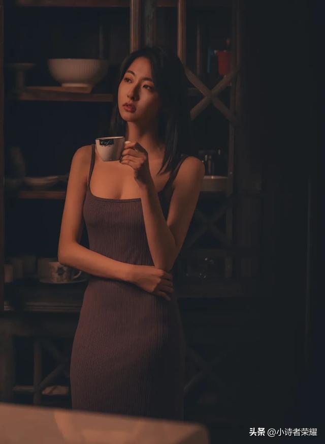 关于描写孤独少妇情感的诗词,七律《少妇独守空闺》含古风赏析