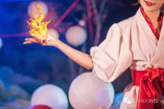 超还原的《吸血姬美夕》，造型美，背景棒，美夕仙如画！