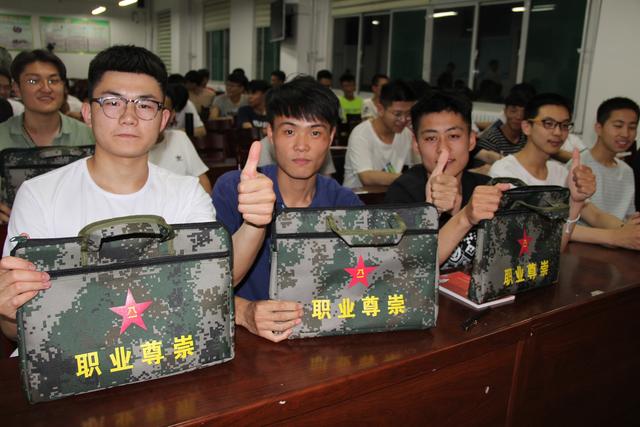 国家的优抚政策这么好，扛枪保国无上荣光，我要去当兵