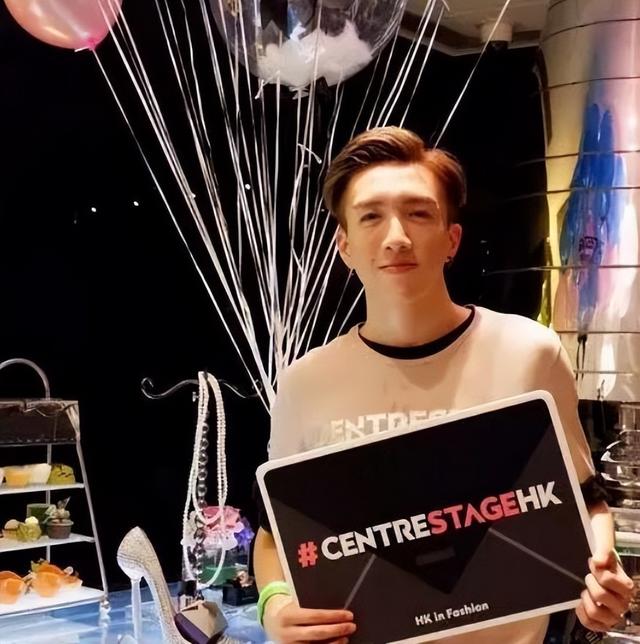 李启言历时2年将摆脱瘫痪，下月有望实现站立，手脚实现轻微摆动