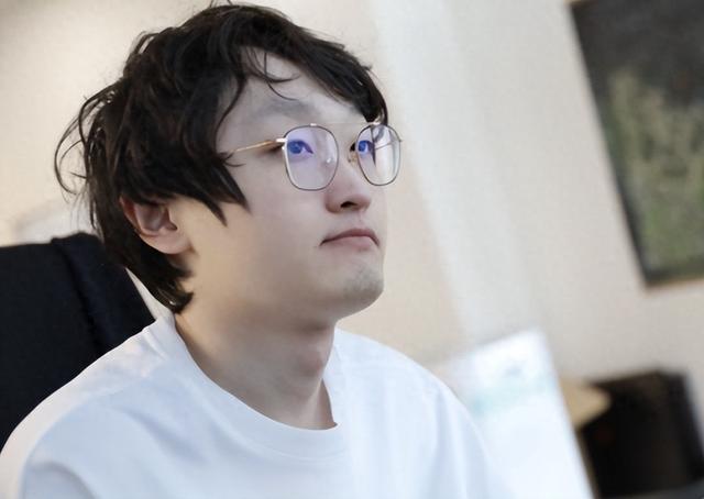 绷不住了！Monet直播讨薪：茶队欠3年奖金，十几个月工资