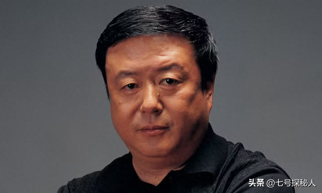 72岁导演尤小刚,与三婚妻子3年抱俩娃,如今两个儿子超高颜值