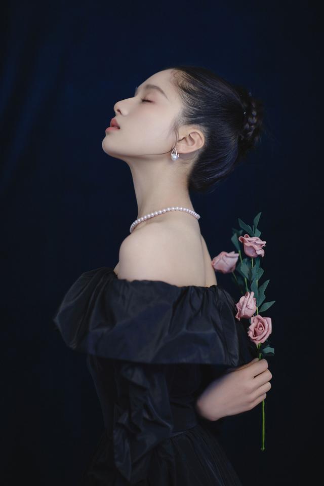 女皇张婧仪，肤白貌美大长腿，全都长在审美上了