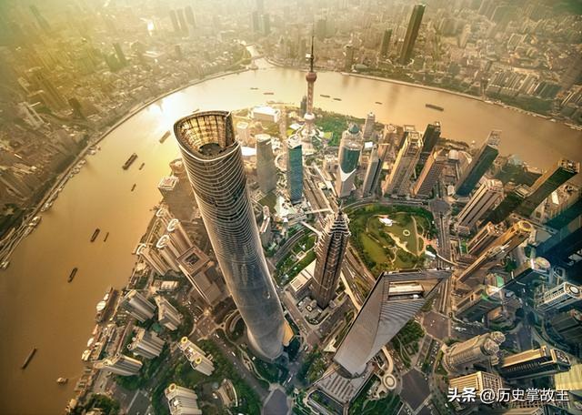 靠卖“女性用品”身家百亿的他，儿子娶豪门白富美，自己却吃泡面