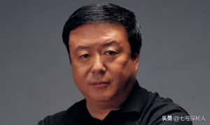 尤小刚(72岁导演尤小刚,与三婚妻子3年抱俩娃,如今两个儿子超高颜值)