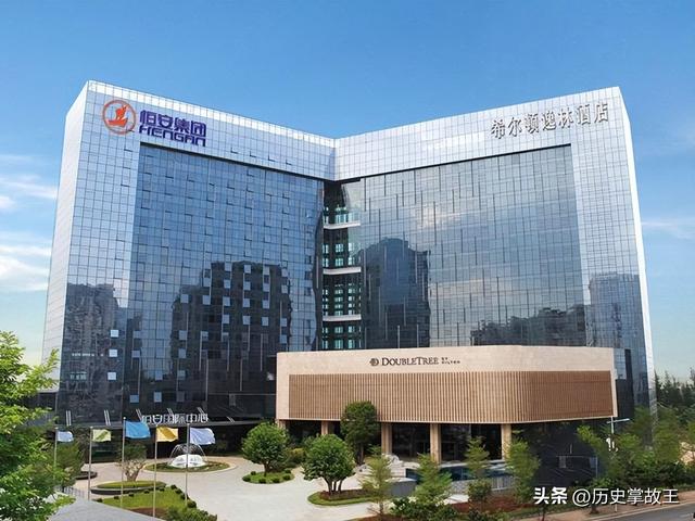 靠卖“女性用品”身家百亿的他，儿子娶豪门白富美，自己却吃泡面