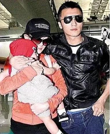 谢霆锋张柏芝复婚风波再起，真相朴朔迷离