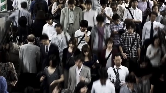 日本「网吧难民」月入1万8,却连续包夜30年,声称不想再当日本人