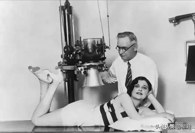 55张极为罕见的照片：19岁的孟晚舟太漂亮了，比尔盖茨被捕照片