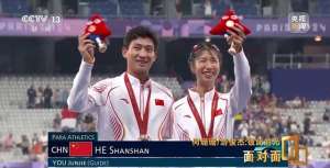 一双眼睛对吗(面对面丨两个人，一双眼睛，如何在世界赛场跑出奇迹？)