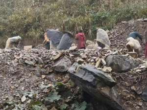 重活(湖南“非法劳工案”细节：残障者白天干重活，晚上被囚禁)