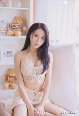 宅男女神(美女写真｜宅男女神吊带内衣白嫩酥胸性感迷人)